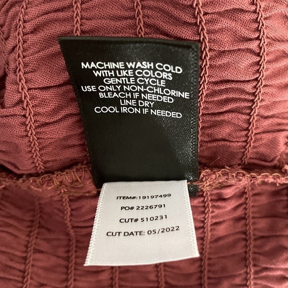 Torrid - Stretch Challis Smocked Puff Sleeve Crop Top in "Wild Ginger Burgundy"  - Picture 9 of 13